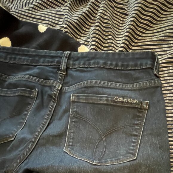 CK size 6 jeans with fringe bottom. Black thin sweater, preloved, size 6 jeans, - Picture 11 of 11